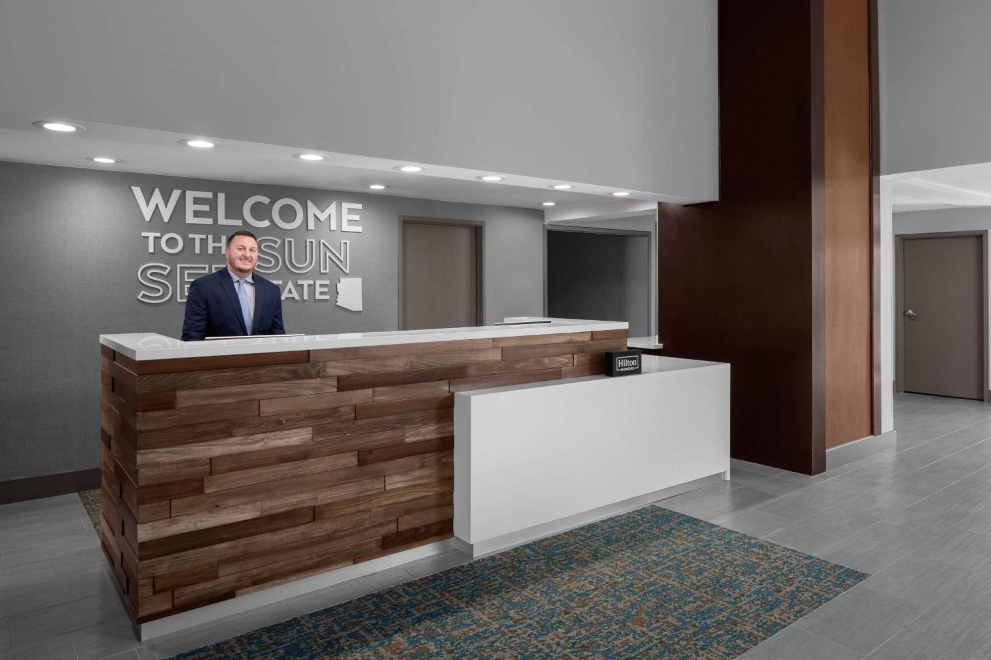 Hampton Inn Phoenix - Biltmore Bagian luar foto