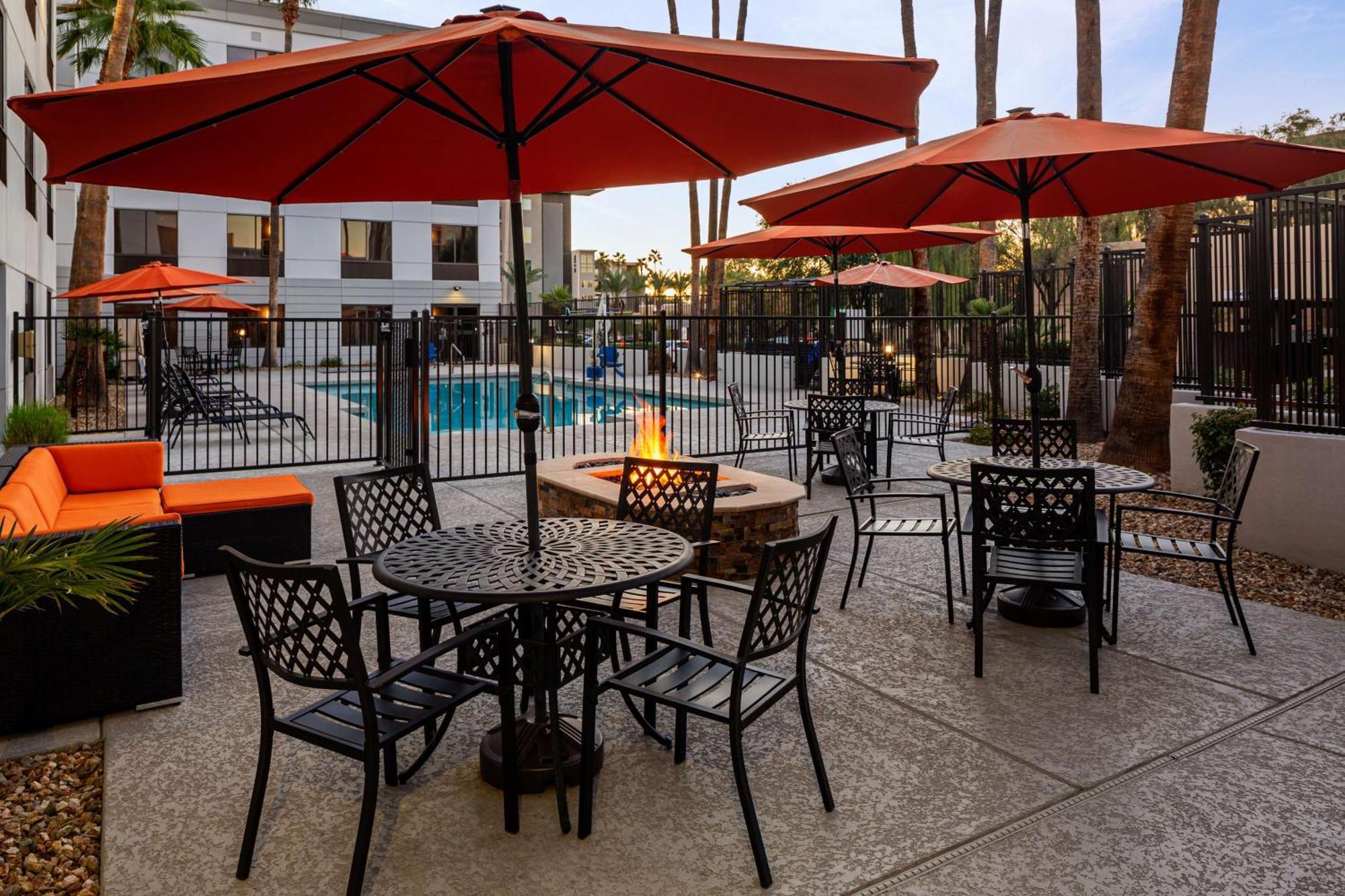 Hampton Inn Phoenix - Biltmore Bagian luar foto