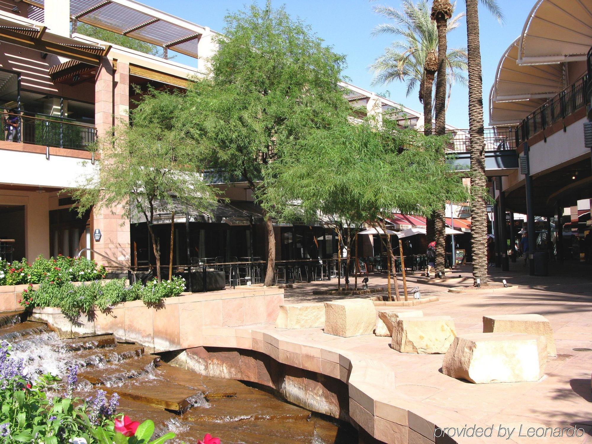 Hampton Inn Phoenix - Biltmore Bagian luar foto